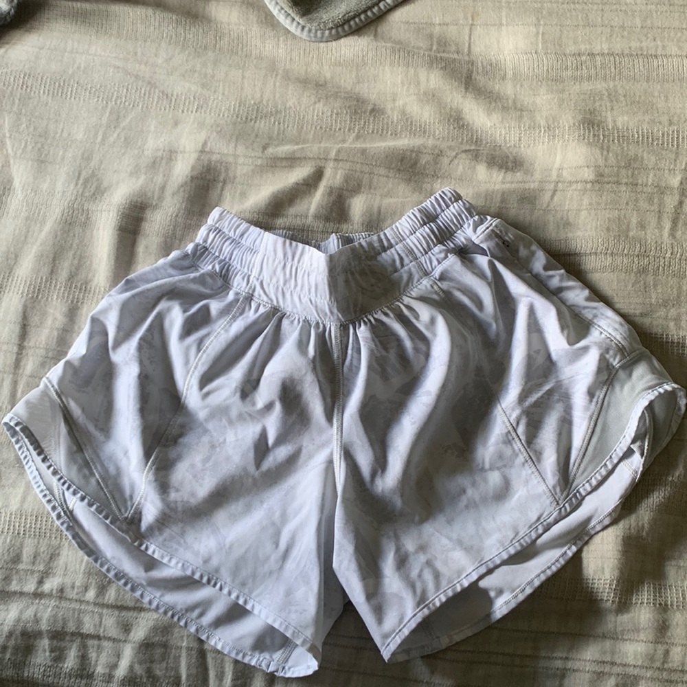 Lululemon hotty hot 4” shorts size 2